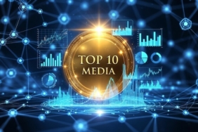 Dijital bir ağ üzerinde birbirine bağlı medya logoları, yükselen grafikler ve "TOP 10 MEDIA" yazan altın rengi bir mühür.